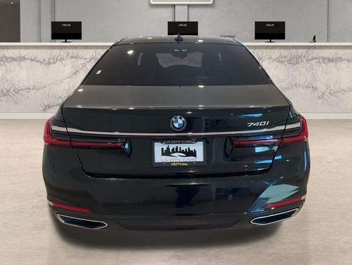 2022 BMW 740 i