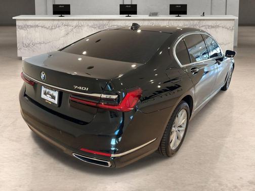 2022 BMW 740 i