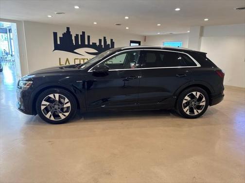 2021 Audi e-tron Premium Plus
