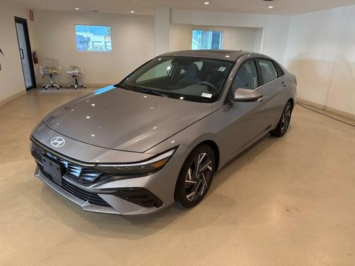 2025 Hyundai ELANTRA SEL