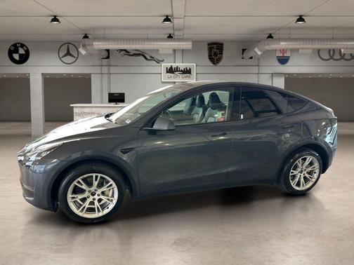 2022 Tesla Model Y Long Range Dual Motor All-Wheel Drive