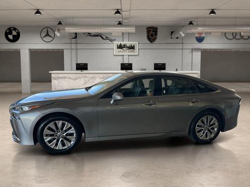 2022 Toyota Mirai Base