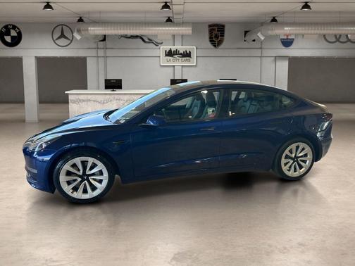 Deep Blue Metallic 2023 Tesla Model 3 Standard Range