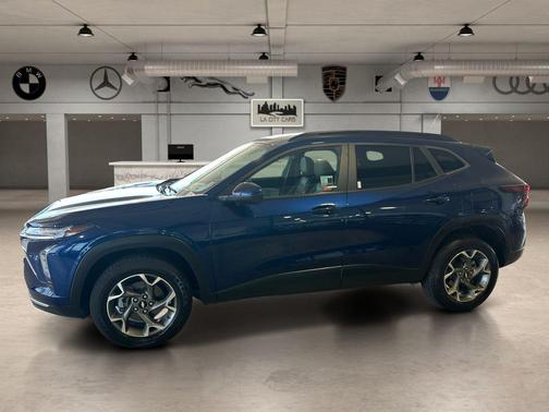 Blue Glow Metallic 2024 Chevrolet Trax LT