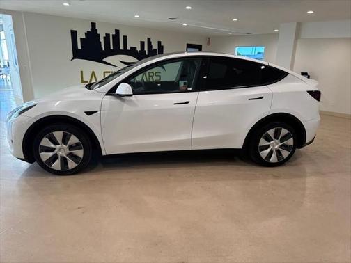 2022 Tesla Model Y Long Range Dual Motor All-Wheel Drive