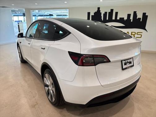 2022 Tesla Model Y Long Range Dual Motor All-Wheel Drive