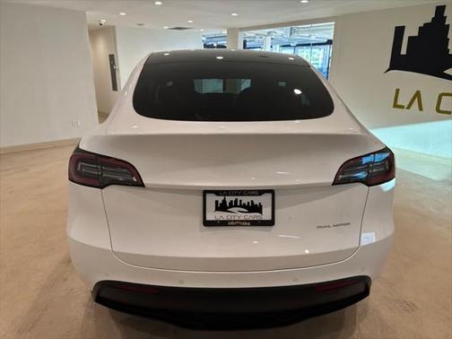 2022 Tesla Model Y Long Range Dual Motor All-Wheel Drive