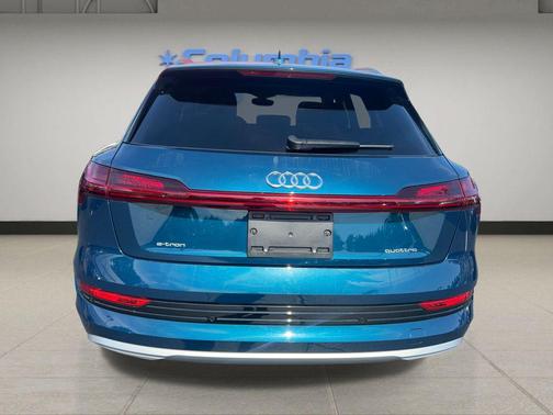 2022 Audi e-tron Premium Plus