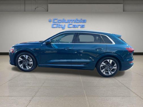 2022 Audi e-tron Premium Plus
