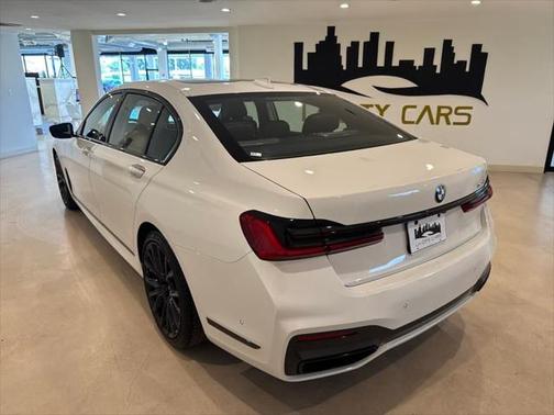 2022 BMW 740 i