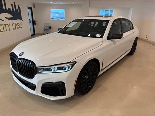 2022 BMW 740 i