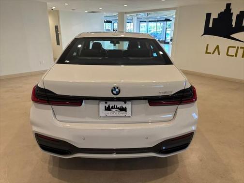 2022 BMW 740 i