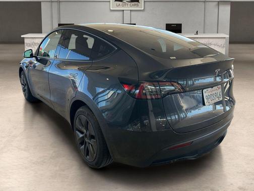 2025 Tesla Model Y Long Range Dual Motor Rear-Wheel Drive