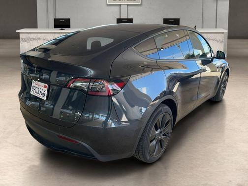 2025 Tesla Model Y Long Range Dual Motor Rear-Wheel Drive