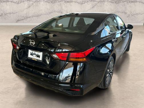 Super Black Clearcoat 2025 Nissan Altima 2.5 SV