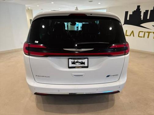 2022 Chrysler Pacifica Hybrid Touring L