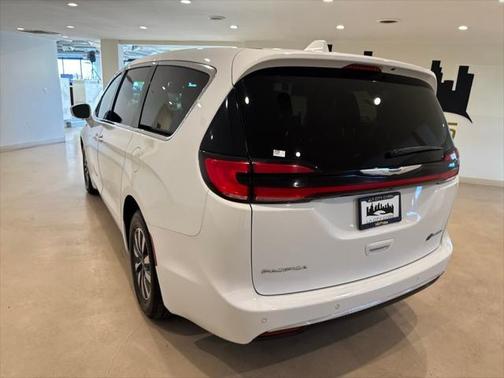2022 Chrysler Pacifica Hybrid Touring L