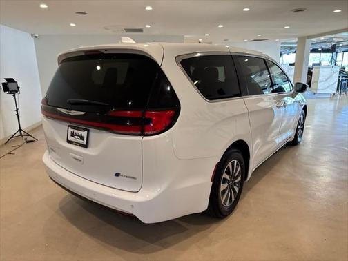 2022 Chrysler Pacifica Hybrid Touring L