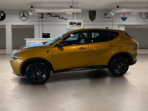 Acapulco Gold 2023 Dodge Hornet GT AWD