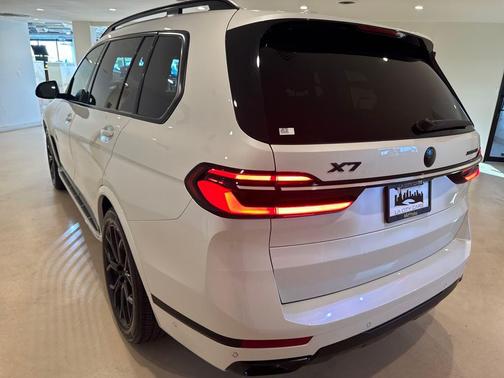 White 2025 BMW X7 xDrive40i
