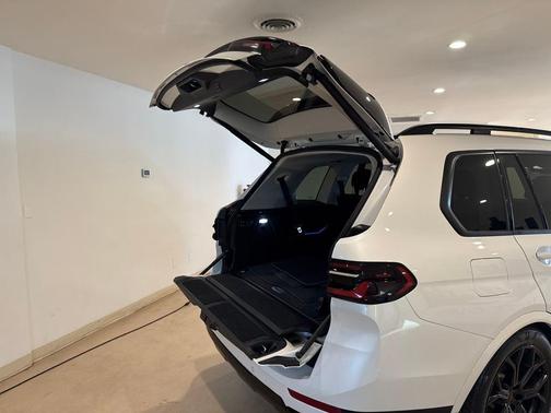 White 2025 BMW X7 xDrive40i