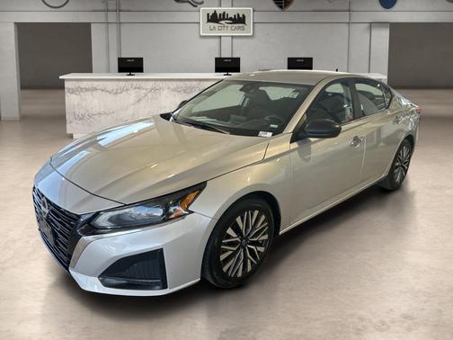 Brilliant Silver Metallic 2024 Nissan Altima 2.5 SV