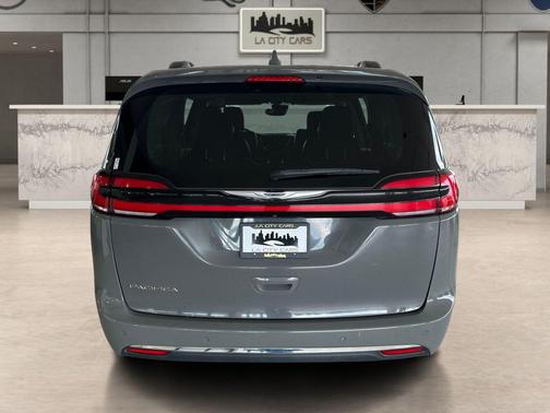 Ceramic Gray Clearcoat 2022 Chrysler Pacifica Touring L