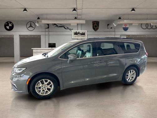 Ceramic Gray Clearcoat 2022 Chrysler Pacifica Touring L