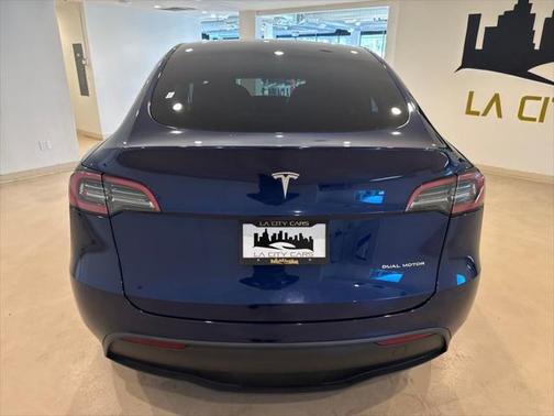 2022 Tesla Model Y Long Range Dual Motor All-Wheel Drive