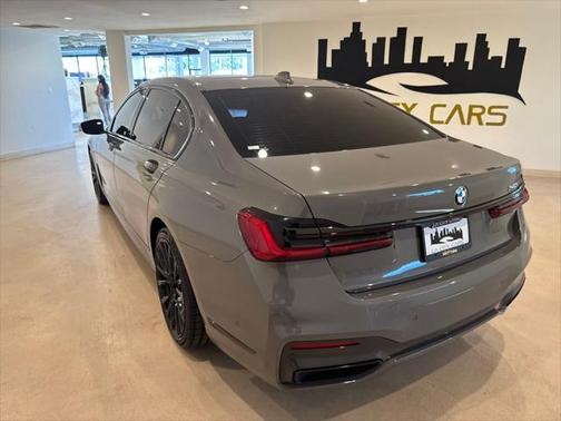 2022 BMW 740 i