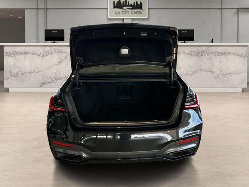 Black Sapphire Metallic 2021 BMW 750 i xDrive