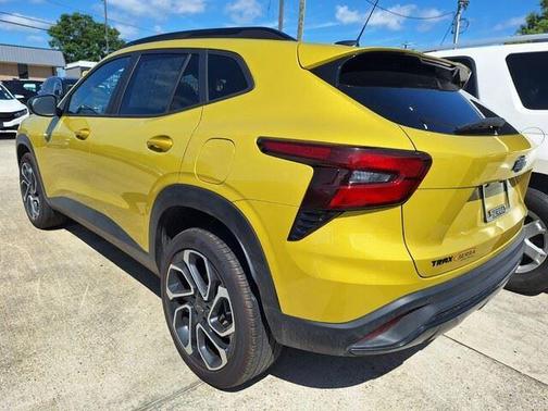 Nitro Yellow Metallic 2024 Chevrolet Trax FWD 2RS
