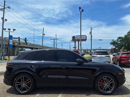 2022 Porsche Cayenne Platinum Edition