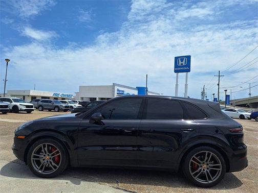 2022 Porsche Cayenne Platinum Edition