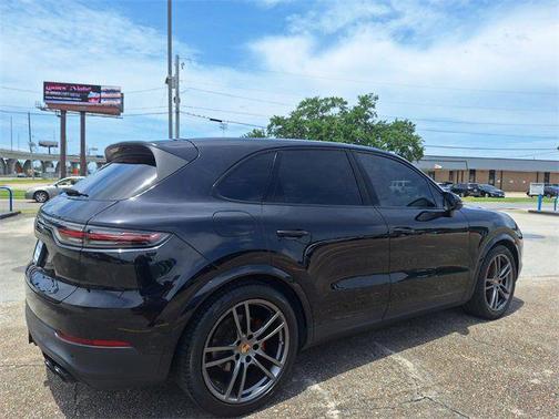 2022 Porsche Cayenne Platinum Edition