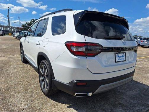 2025 Honda Pilot Touring 8-Passenger