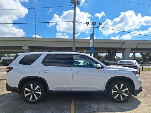 2025 Honda Pilot Touring 8-Passenger