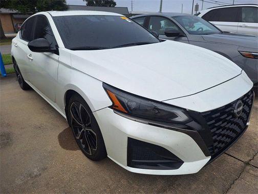 2023 Nissan Altima SR FWD