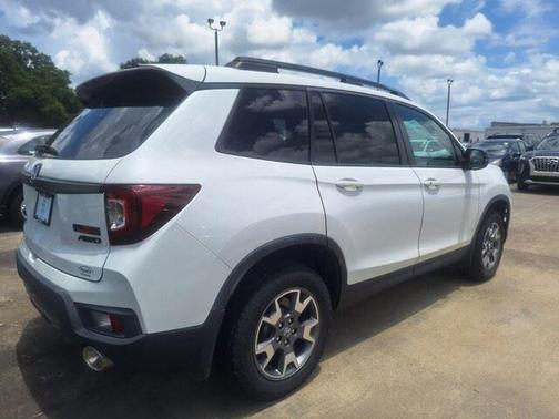 Platinum White Pearl 2023 Honda Passport AWD TrailSport