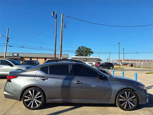 2021 Nissan Altima SR FWD