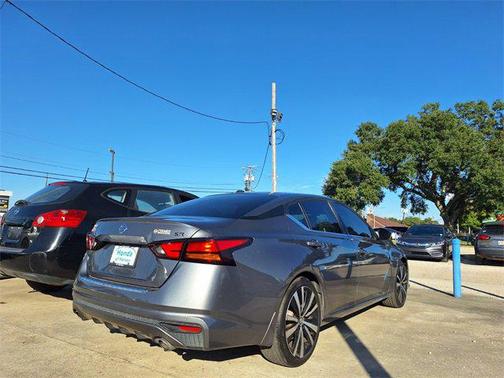 2021 Nissan Altima SR FWD
