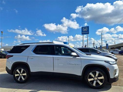 2022 Chevrolet Traverse LT Leather