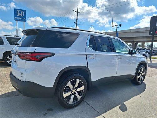 2022 Chevrolet Traverse LT Leather