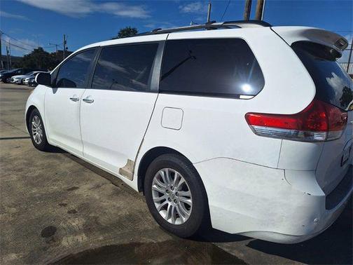 2011 Toyota Sienna XLE
