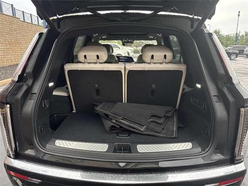 2026 Cadillac VISTIQ Luxury