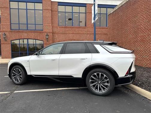 2025 Cadillac LYRIQ Sport