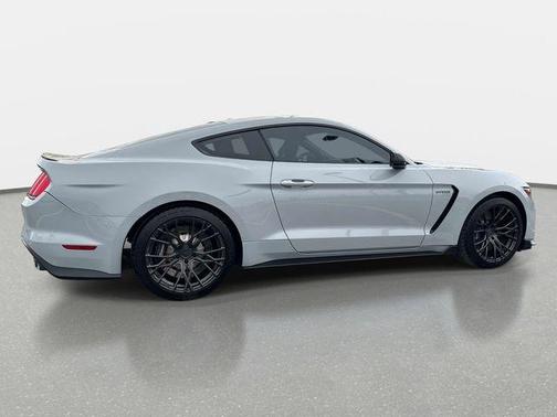 2016 Ford Shelby GT350 Base