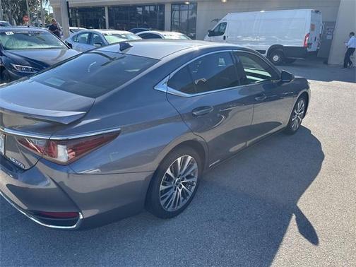 2020 Lexus ES 300h Base