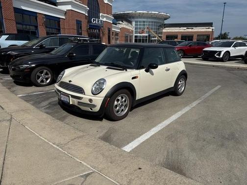 2004 MINI Cooper Base (M5)