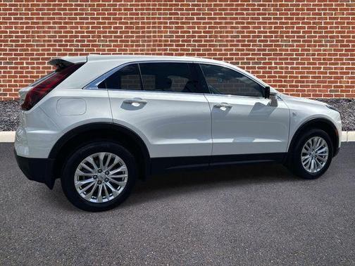 Crystal White Tri-Coat 2024 Cadillac XT4 Luxury
